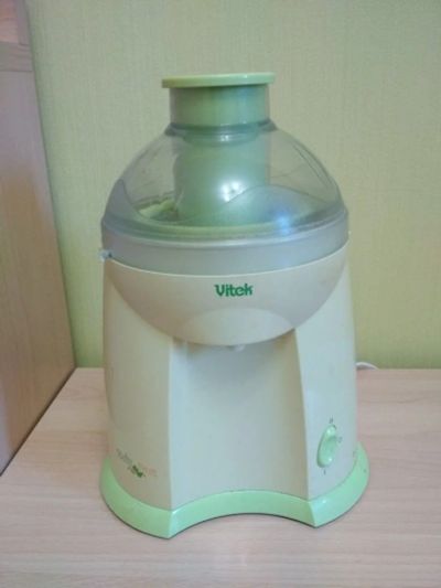 Лот: 11054197. Фото: 1. Соковыжималка vitek vt-1611 g. Кухонная