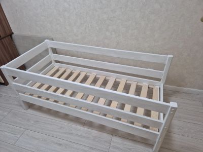 Лот: 24993360. Фото: 1. Кровать с матрасом 70х160. Детские кровати и кроватки