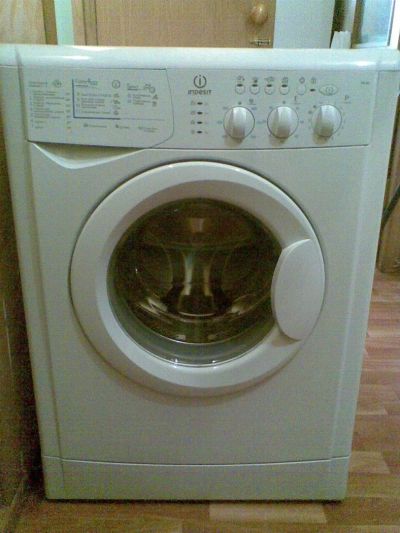 Лот: 3808236. Фото: 1. Indesit wil 83,состояние идеальное... Стиральные машины