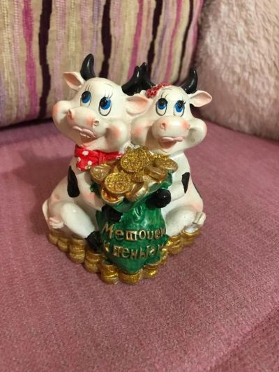 Лот: 10355024. Фото: 1. копилка коровки с мешком. Копилки