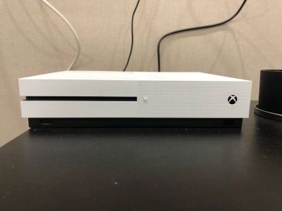 Лот: 15764197. Фото: 1. xbox one s 500GB + 19 игр торг. Игровые приставки, консоли