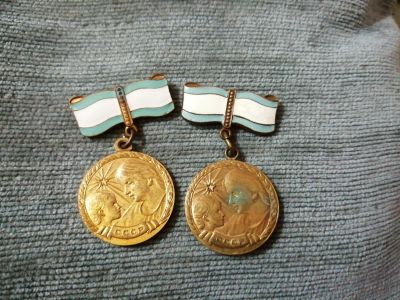 Лот: 15323248. Фото: 1. 2 знака ссср, цена за оба. Другое (значки, медали, жетоны)