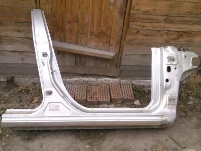 Лот: 10624368. Фото: 1. Порог правый Mazda Axela BK5 Mazda... Кузов