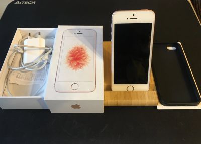 Лот: 15509754. Фото: 1. iPhone SE 32 gb. Смартфоны