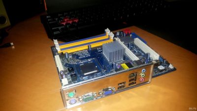 Лот: 13650016. Фото: 1. Материнская плата ASRock G41C-VS... Материнские платы