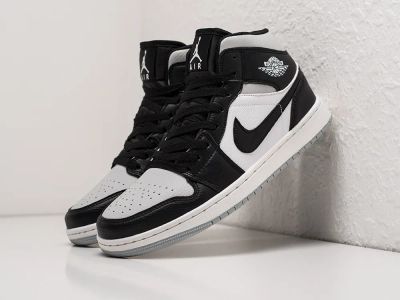 Лот: 20278369. Фото: 1. Кроссовки Nike Air Jordan 1 Mid. Кеды, кроссовки, слипоны