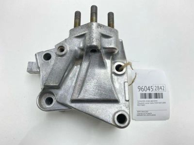 Лот: 24773735. Фото: 1. Кронштейн опоры двигателя Mitsubishi... Двигатель и элементы двигателя