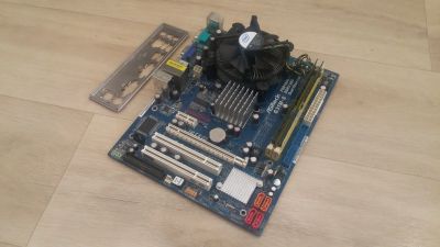 Лот: 20216295. Фото: 1. Продам материнскую плату AsRock... Материнские платы