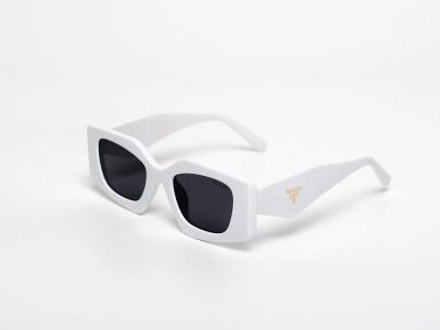 Лот: 21764879. Фото: 1. Очки Prada. Очки солнцезащитные