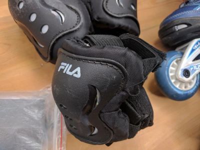 Лот: 10210242. Фото: 1. Ролики FILA(32-35) + Налокотники... Роликовые коньки, скейтборды, самокаты