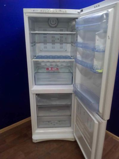 Лот: 11178052. Фото: 1. Холодильник Indesit BEAA 35 PGF. Холодильники, морозильные камеры