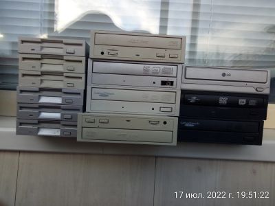 Лот: 19264799. Фото: 1. 6 флоппи + 7 CD/DVD приводов с... Приводы CD, DVD, BR, FDD