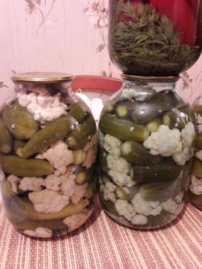 Лот: 15862652. Фото: 1. Огурчики маринованные с цветной... Домашние заготовки