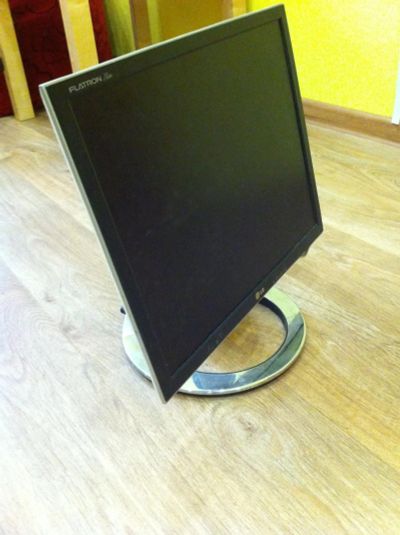 Лот: 7261795. Фото: 1. LG Flatron ultra slim l1780Q. ЖК-мониторы