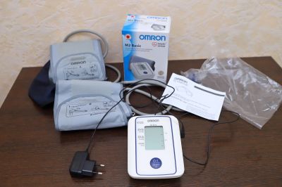 Лот: 18317687. Фото: 1. Тонометр Omron M2 Basic. Оборудование
