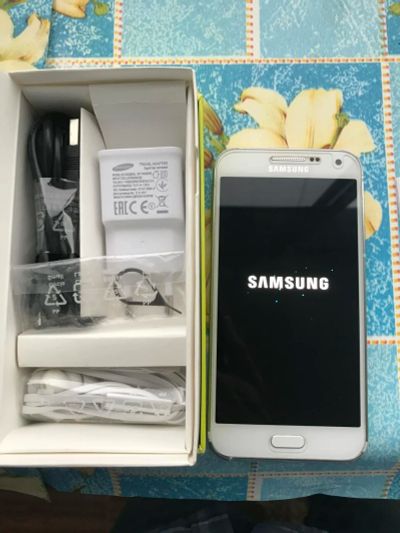 Лот: 10100464. Фото: 1. Смартфон Samsung E5 SM-E500H. Смартфоны