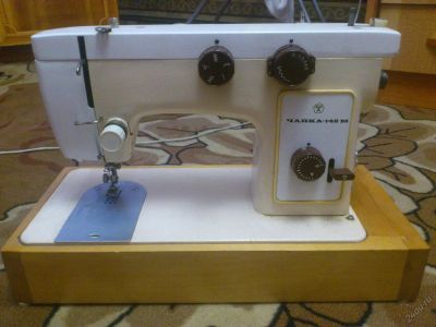 Лот: 5890069. Фото: 1. Швейная машинка Чайка 142М. Другое (бытовая техника)