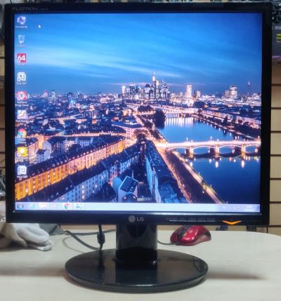 Лот: 19521425. Фото: 1. Монитор ЖК 19" LG (1280*1024... ЖК-мониторы