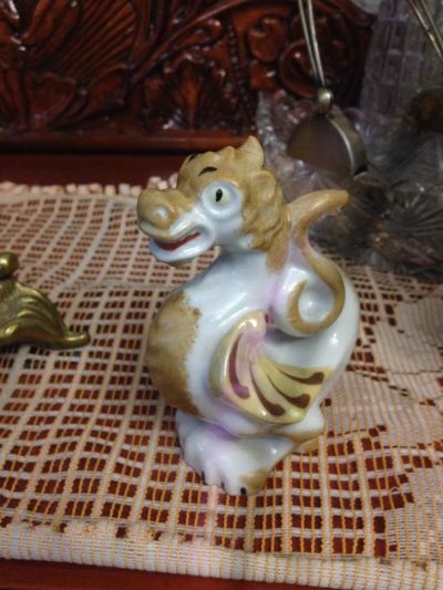 Лот: 9919375. Фото: 1. фарфоровая статуэтка дракон вербалки... Фарфор, керамика