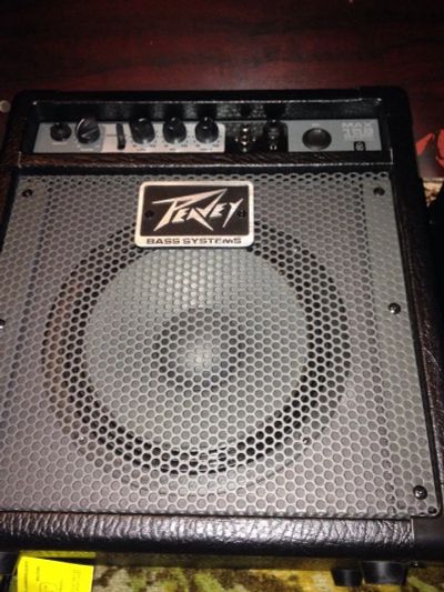 Лот: 8852853. Фото: 1. Peavey Max 158 Bass Practice Combo. Гитарные эффекты и комбоусилители