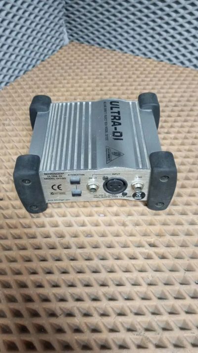 Лот: 21987552. Фото: 1. DI-BOX Behringer Ultra Di 100. Другое (музыкальные инструменты и оборудование)