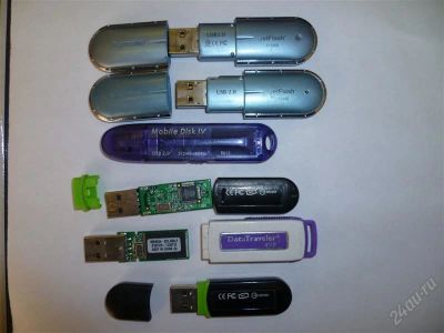 Лот: 863910. Фото: 1. Флэшки - хлам, может кому надо... USB-флеш карты