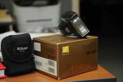 Лот: 5159508. Фото: 1. Nikon Speedlight SB-400 вспышка. Вспышки, осветители, рассеиватели