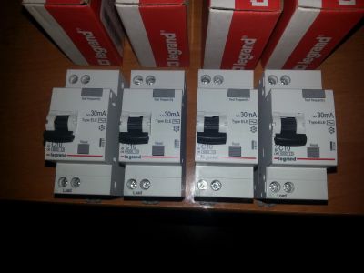 Лот: 12518665. Фото: 1. Дифф. автоматы legrand 10 ампер. Автоматы, пакетники, предохранители
