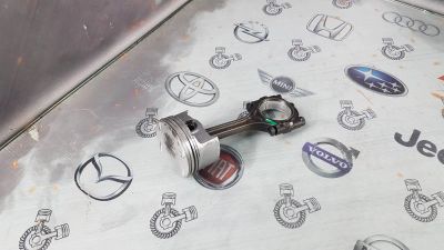 Лот: 23587522. Фото: 1. Поршень с шатуном Mitsubishi Lancer... Двигатель и элементы двигателя