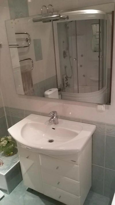 Лот: 9040916. Фото: 1. зеркало с подсветкой + мойдодыр... Мебель для ванной комнаты