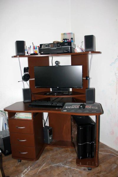 Лот: 10621713. Фото: 1. Компьютерный стол (угловой), б... Компьютерные и письменные столы