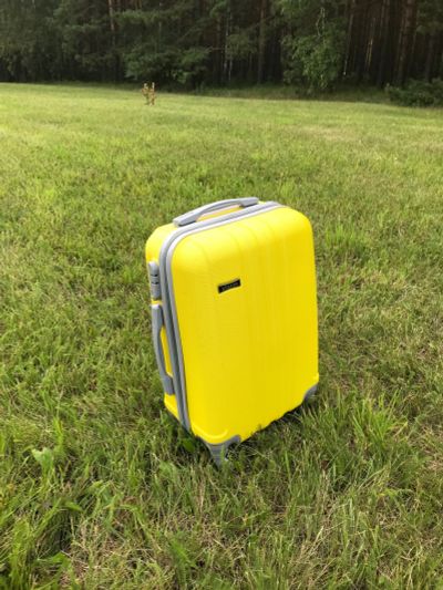 Лот: 14467564. Фото: 1. Ударопрочный яркий желтый чемодан... Чемоданы и сумки дорожные