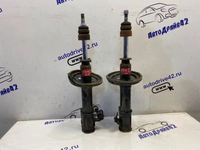 Лот: 21713091. Фото: 1. стойки toyota Avensis AT220L. Двигатель и элементы двигателя