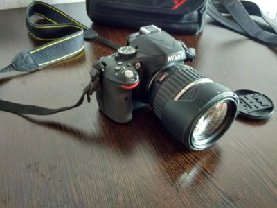 Лот: 7312667. Фото: 1. Nikon D5100 (пробег ~7300) с объективом... Цифровые зеркальные