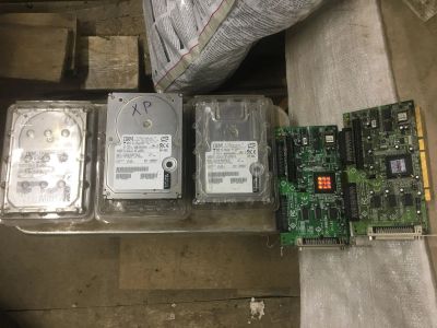 Лот: 17435471. Фото: 1. Раритет! 2 SCSI контроллера и... Жёсткие диски (HDD)
