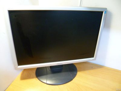 Лот: 17827937. Фото: 1. Монитор Philips 200WS. ЖК-мониторы