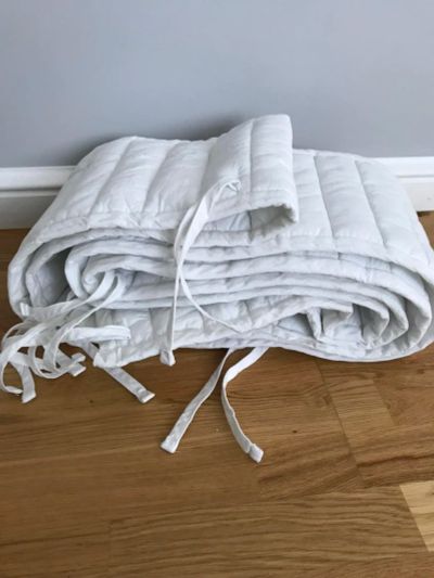 Лот: 10917955. Фото: 1. Бортик в кроватку икеа Ikea. Постельные принадлежности