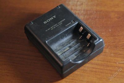 Лот: 742706. Фото: 1. Зарядка Sony Ni-Mh AA или AAA. Аккумуляторы, зарядные