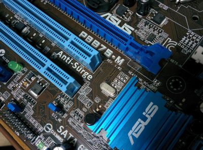 Лот: 9431461. Фото: 1. Asus P8B75-M - отличная материнская... Материнские платы