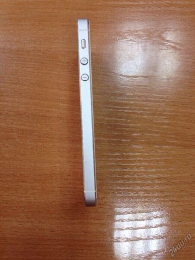 Лот: 5660248. Фото: 1. iPhone 5 16 гиг белый. Смартфоны