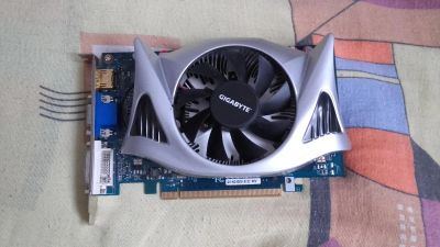 Лот: 6422598. Фото: 1. Gigabyte GeForce GT 240. Видеокарты
