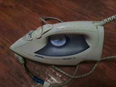 Лот: 21165333. Фото: 1. Утюг Tefal (описание). Утюги, парогенераторы, отпариватели