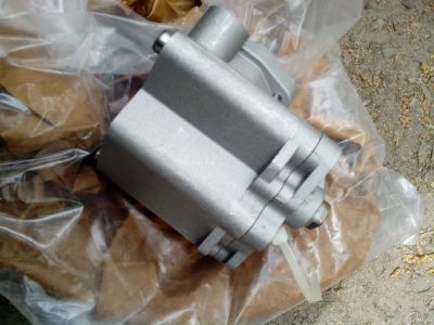 Лот: 13826214. Фото: 1. насос маслянный новый MAZDA ST-L310-14-100A. Двигатель и элементы двигателя