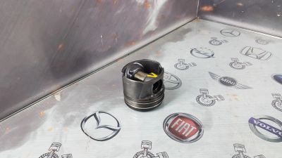 Лот: 23589428. Фото: 1. Поршень Land Rover Discovery 276DT... Двигатель и элементы двигателя