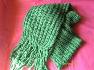 Лот: 7068508. Фото: 1. Длинный шарф красивого зеленого... Шарфы, платки