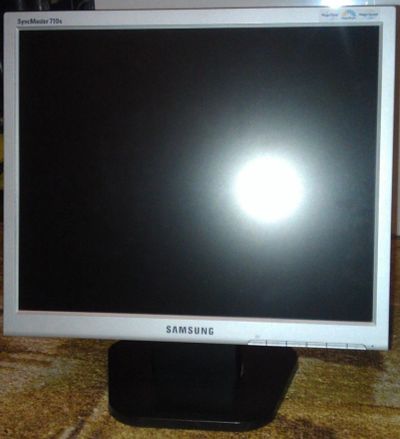 Лот: 5201605. Фото: 1. Продам ЖК-монитор Samsung 17... Другое (тв и видео)