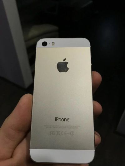 Лот: 10391796. Фото: 1. Iphone 5s 16gb gold. Смартфоны