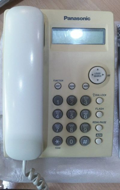 Лот: 15661341. Фото: 1. Телефон Panasonic KX-TS2351RUW. Проводные телефоны