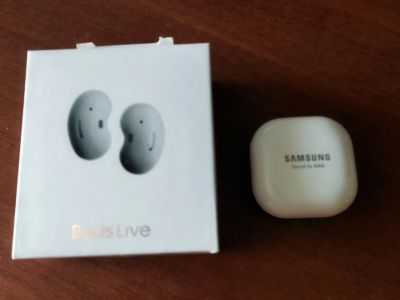 Лот: 19637557. Фото: 1. Блютуз наушники Samsung Buds. Наушники, гарнитуры