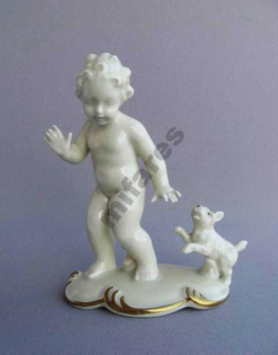 Лот: 6169372. Фото: 1. Путти с собачкой Теттау 1930-е... Фарфор, керамика